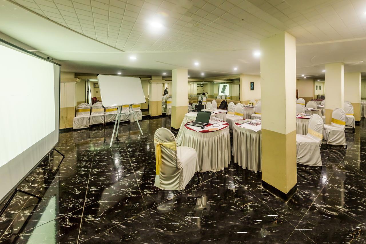 Oyo Flagship 561 Host Inn Bombay Eksteriør billede