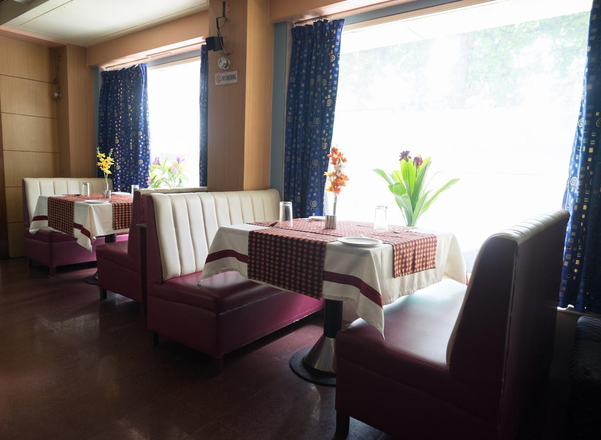 Oyo Flagship 561 Host Inn Bombay Eksteriør billede
