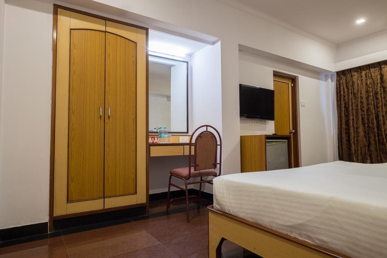 Oyo Flagship 561 Host Inn Bombay Eksteriør billede